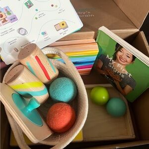 Lovevery the inspector play lit 7-8 mo